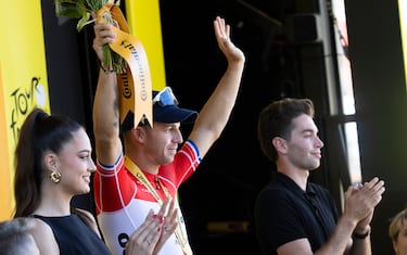 Dylan Groenewegen, ganador de la sexta etapa entre Macon y Dijon.