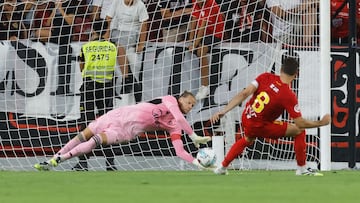 Nyland le para a Nacho uno de los penaltis de la tanda.