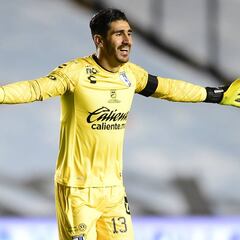 Gil Alcalá es llevado al hospital tras desmayo en vestidor