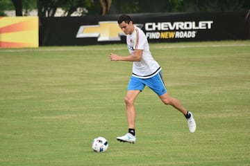 La Selección Colombia entrenó en la Universidad Autónoma del Caribe. James participó a la par de sus compañeros.