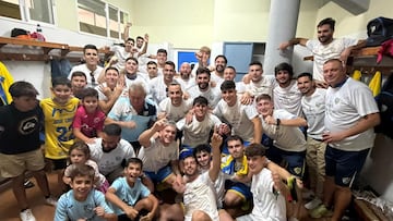 La plantilla del Palma del Río celebra su clasificación para la Copa del Rey