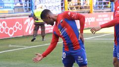 Los jugadores del Extremadura celebran un gol.