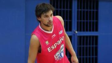 <b>EN EQUILIBRIO. </b>Llull ejercita sus tobillos durante el entrenamiento.