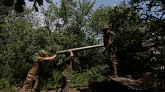 Ukrainian servicemen load a rocket to a BM-21 Grad multiple launch system, amid Russia's attack on Ukraine, near the frontline town of Bakhmut, Ukraine May 19, 2023. Radio Free Europe/Radio Liberty/Serhii Nuzhnenko via REUTERS