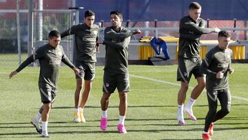 Los jugadores del Atlético durante el entrenamiento de ayer.