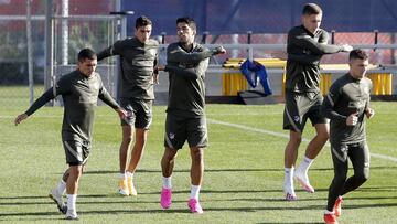 Los jugadores del Atl&eacute;tico durante el entrenamiento de ayer. 