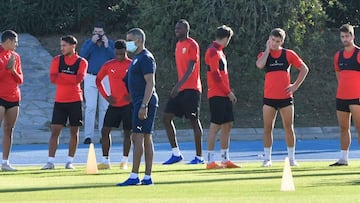 El Almería anima el mercado con 20 salidas y 21 entradas