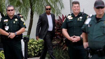 Golfer Tiger Woods walks into the North County Courthouse in Palm Beach Gardens, Florida, U.S., October 27, 2017. REUTERS/Saul Martinez