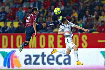 El central paraguayo llegó a México procedente de Cerro Porteño para jugar con Monarcas Morelia el Clausura 2015. La directiva purépecha no hizo válida la compra después de un año a préstamo.
23/01/2015/ MEXSPORT / Isaac Ortiz

Estadio Morelos