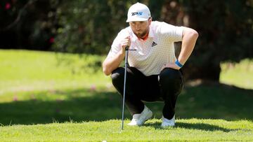 Rahm salva un mal d¨ªa, pero est¨¢ a 10 del l¨ªder, DeChambeau
