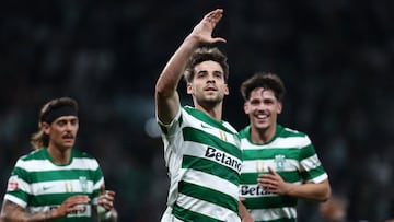 Braganca celebra un gol.