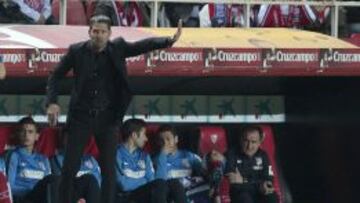 Simeone, durante el partido del Sánchez Pizjuán.