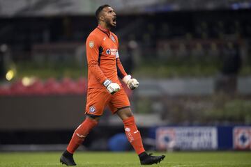 El arquero está con el Cruz Azul desde hace 12 años, no obstante su debut en la Liga MX se dio en 2011. 
