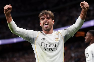 El jugador del Real Madrid, Raúl Asencio, celebra el 3-0 al Real Betis. 