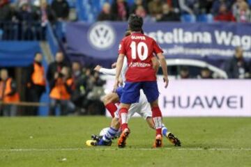 Entrada de Augusto Fernández a Capilla en el Atlético de Madrid-Real Sociedad.