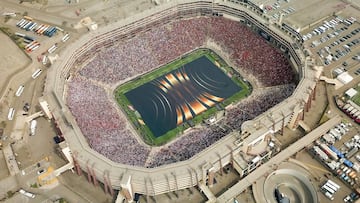 El estadio Monumental luc&iacute;a lleno desde horas antes del inicio. Fito P&aacute;ez, Tini Stoessel, Anita y Sebasti&aacute;n Yatra cantaron &ldquo;Y dale alegr&iacute;a&rdquo; de Fito P&aacute;ez.