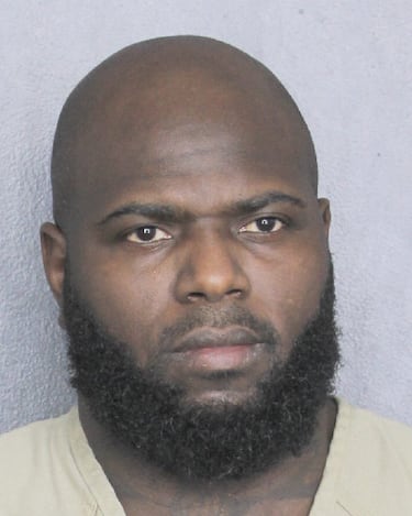 Detienen a un expeleador de la UFC por morder a su pareja