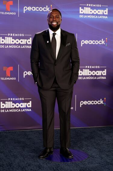 Jozy Altidore posa en la alfombra roja de los Premios Billboard de la Música Latina 2025.