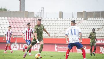 Flakus marcó, pero el colegiado anuló el tanto.