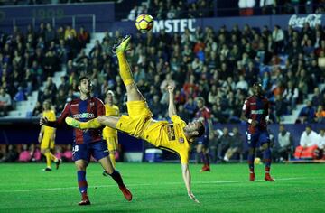 Atlético defender Diego Godín attempts to strike the ball in acrobatic fashion.