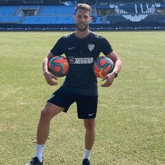 El lateral derecho, única posición cubierta en el Málaga