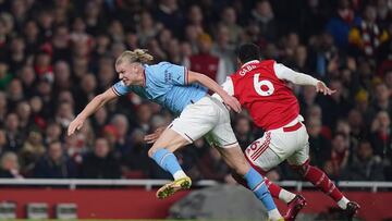 15/02/2023 15 February 2023, United Kingdom, London: A penalty is awarded for a foul by Arsenal's Gabriel on Manchester City's Erling Haaland before it is overturned for an offside after a VAR check during the English Premier League soccer match between Arsenal and Manchester City at the Emirates Stadium. Photo: Adam Davy/PA Wire/dpa
DEPORTES
Adam Davy/PA Wire/dpa
