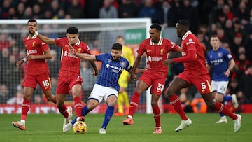 Luis Díaz sufre de '9' en Liverpool