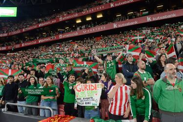 San Mamés se llenó y lució impecable con un gran ambiente en este partido homenaje a Palestina.
