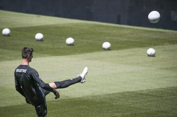 Courtois' presentation at Real Madrid in pictures