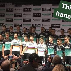 Presentada la equipación del Bora 2018