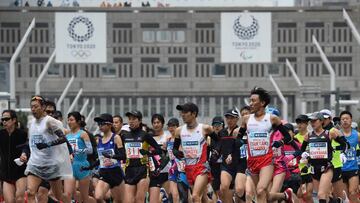 Runners start the Tokyo Marathon in front of the Tokyo Government Office building in Tokyo on March 3, 2019. (Photo by Kazuhiro NOGI / AFP)