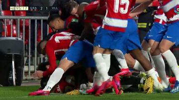 No existe mayor felicidad: el gol a lo Ibra del Granada en el 96' para ganar y desatar el éxtasis