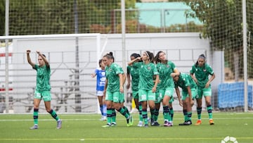 Alba Redondo celebra uno de los goles.