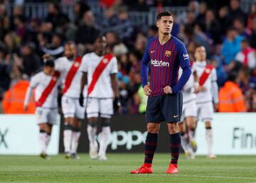 El jugador del Barcelona Coutinho triste tras el 0-1 de Raúl de Tomás. 