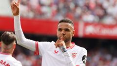 En-Nesyri celebra su gol número 67 con el Sevilla ante el Celta de Vigo.