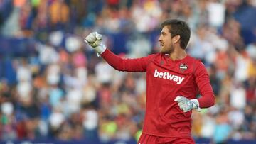 Aitor Fernández durante un partido con el Levante.