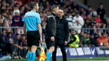 17/03/24 PARTIDO PRIMERA DIVISION
ATLETICO DE MADRID - BARCELONA
TARJETA ROJA XAVI HERNANDEZ ENTRENADOR PROTESTAS CAMPOS SALINAS CUARTO ARBITRO