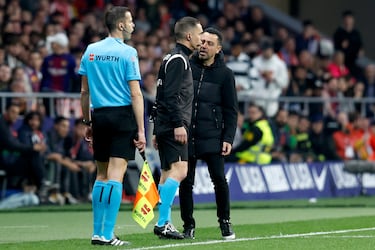 Xavi, expulsado por protestar