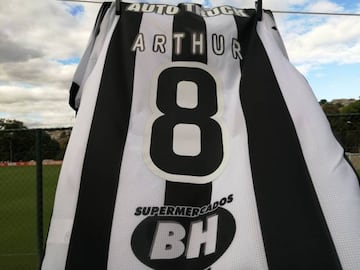 Camiseta para Arthur del Atlético Mineiro.