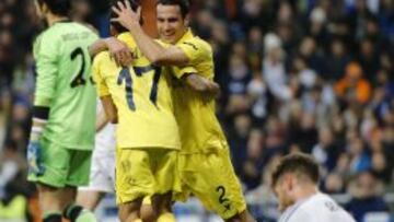 Aquino y Mario celebran el gol que supuso el 2-1.