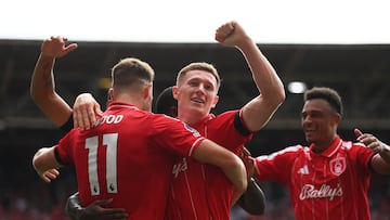 Soccer Football - Premier League - Nottingham Forest v Brentford - The City Ground, Nottingham, Britain - August 17, 2025 Nottingham Forest's Chris Wood celebrates scoring their third goal with Elliot Anderson REUTERS/Jaimi Joy EDITORIAL USE ONLY. NO USE WITH UNAUTHORIZED AUDIO, VIDEO, DATA, FIXTURE LISTS, CLUB/LEAGUE LOGOS OR 'LIVE' SERVICES. ONLINE IN-MATCH USE LIMITED TO 120 IMAGES, NO VIDEO EMULATION. NO USE IN BETTING, GAMES OR SINGLE CLUB/LEAGUE/PLAYER PUBLICATIONS. PLEASE CONTACT YOUR ACCOUNT REPRESENTATIVE FOR FURTHER DETAILS..