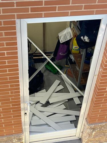 Olabe, expulsi¨®n, puerta destrozada y disculpas p¨²blicas