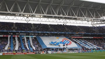 Tifo de la afición del Espanyol en el encuentro ante el Barça.