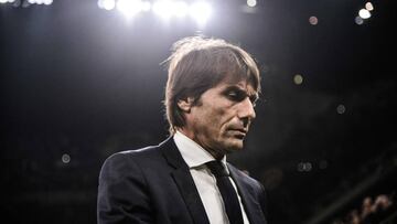 Inter Milan's Italian head coach Antonio Conte attends the Italian Serie A football match Inter vs Juventus on October 6, 2019 at the San Siro stadium in Milan. (Photo by Marco BERTORELLO / AFP)