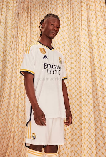 Camavinga, centrocampista del Real Madrid con la nueva equipación para la temporada 23/24.