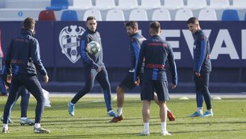 03/01/20 ENTRENAMIENTO LEVANTE UD
ESTADIO CIUDAD DE VALENCIA
ROGER MARTI
COKE