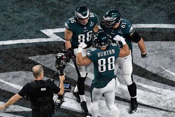 Las imágenes del primer anillo de Super Bowl de los Eagles