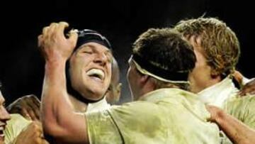 <b>VICTORIA ÉPICA. </b>La delantera inglesa celebra el triunfo.