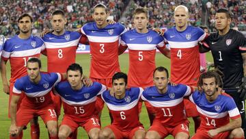 La selecci&oacute;n de Estados Unidos posa antes de un partido amistoso frente a M&eacute;xico en Glendale Arizona, el 2 de abril de 2014. 