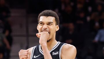 El franc¨¦s empez¨® de forma excelente ante los Magic, pero se diluy¨® con el paso de los minutos. Los Spurs mantienen la peor temporada de su historia.